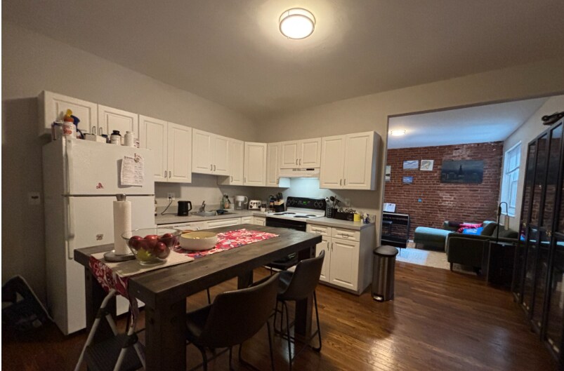 Building Photo - 17 Stearns Rd