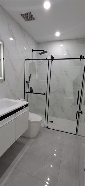 Building Photo - 1534 Van Buren St