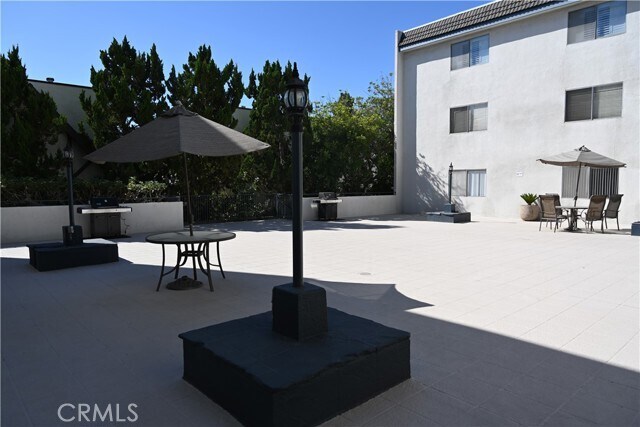 Building Photo - 497 S El Molino Ave