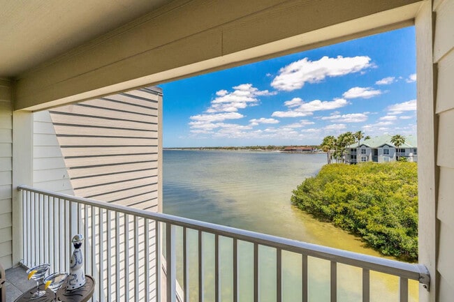 Building Photo - 2502 N Rocky Point Dr