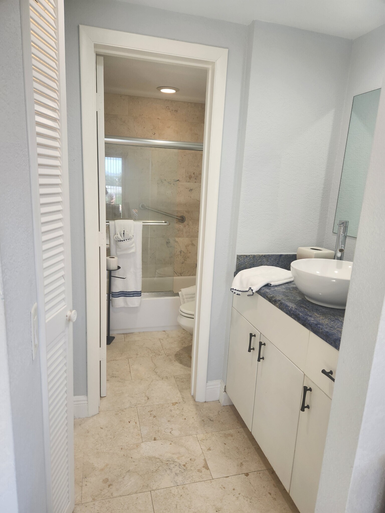 Master Bathroom - 6000 N Ocean Blvd