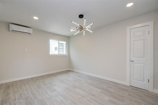 Building Photo - 1747 Wroxton Ct