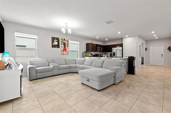 Building Photo - 610 NW 11th Ave