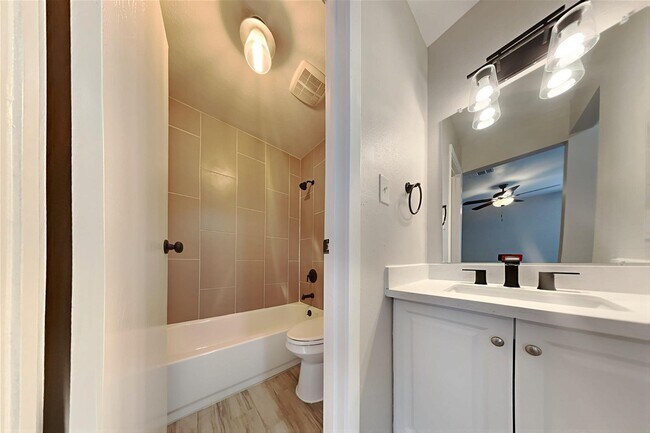 Building Photo - 2722 Little Caney Way, Conroe, TX 77301 - ...