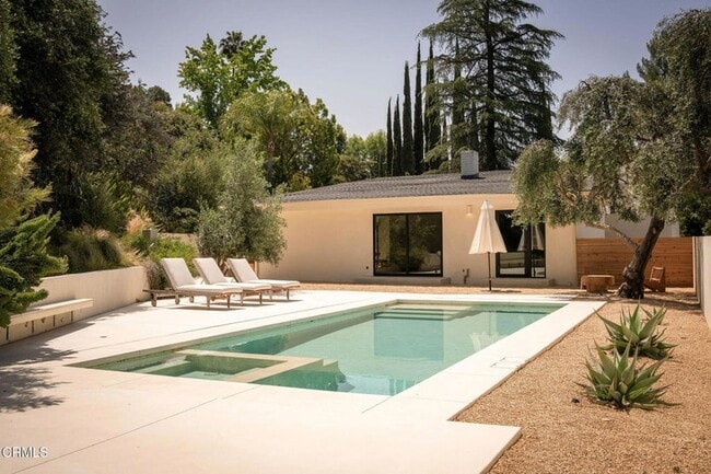 Building Photo - 4722 Larkwood Ave