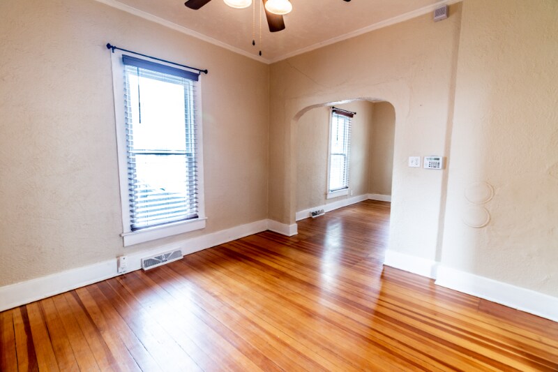 Building Photo - 1314 E Platte Ave