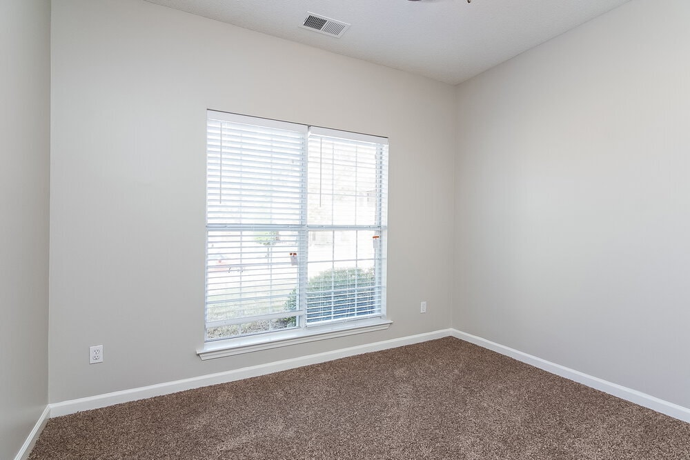 Building Photo - 5820 Lillian Bend Dr