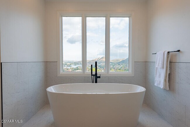 Building Photo - 2390 Crombie Ct