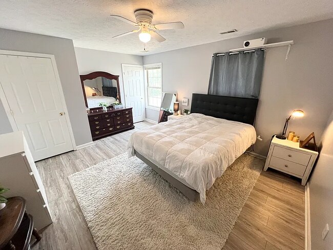 Building Photo - 15 Colossians Ct