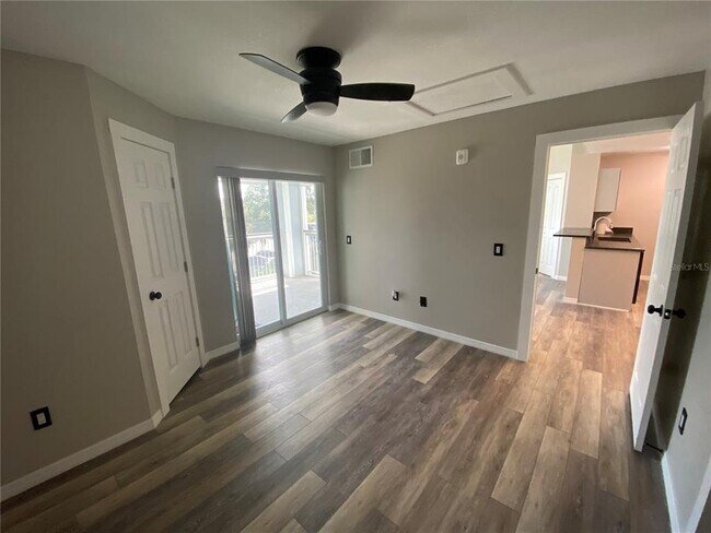 Building Photo - 2592 Grassy Point Dr