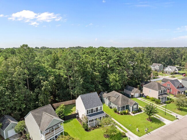Building Photo - Charming Summerville Rental