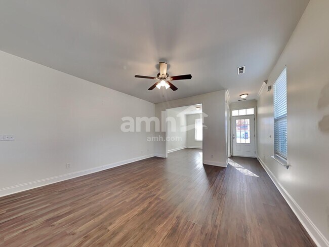 Building Photo - 310 Sanctuary Park Dr