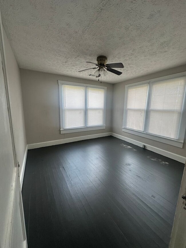 Building Photo - 3 Bed/1 Bath House