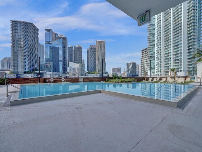 Building Photo - 350 S Miami Ave