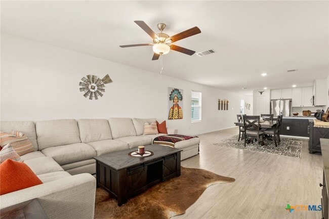 Building Photo - 9129 Navarro Vis