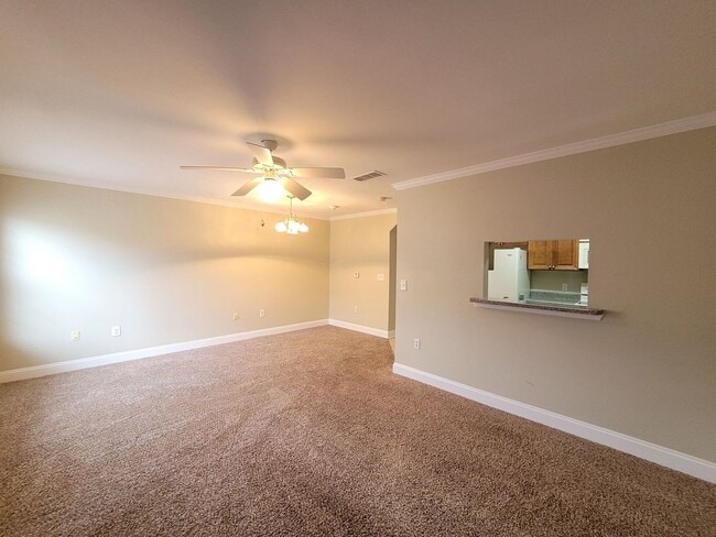 Building Photo - 803 Majestic Dr