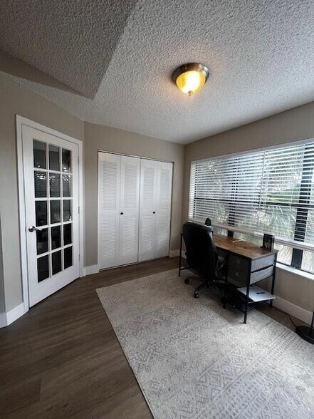 Building Photo - 2846 S University Dr