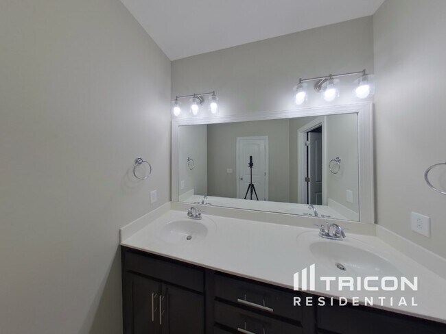 Building Photo - 607 Gallant Way