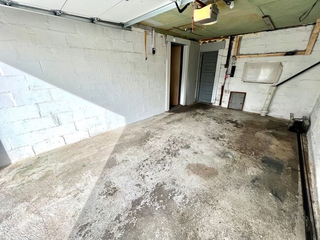 Building Photo - 1613 Fourth Avenue (Full Service)