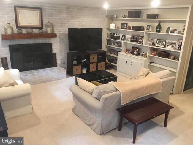 Building Photo - 8705 Yardley Dr