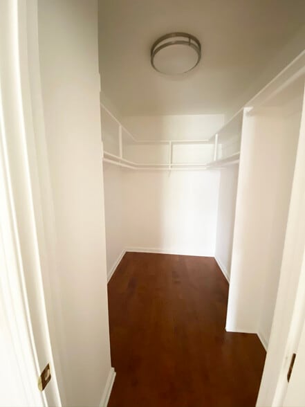 Building Photo - 1262 S Barrington Ave