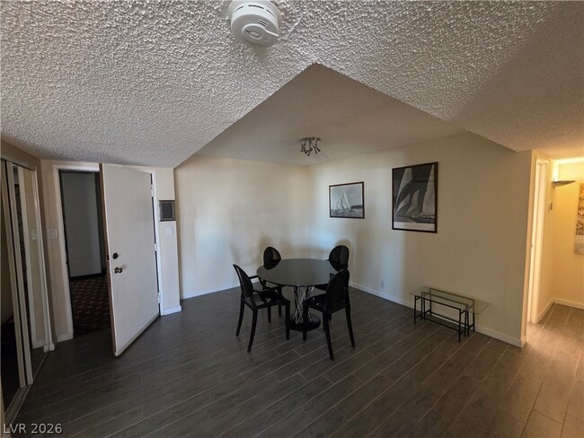 Building Photo - 750 S Royal Crest Cir