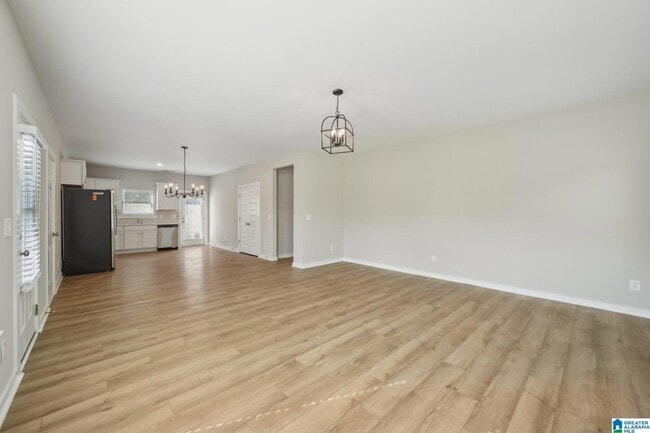 Building Photo - 152 Kings Wy