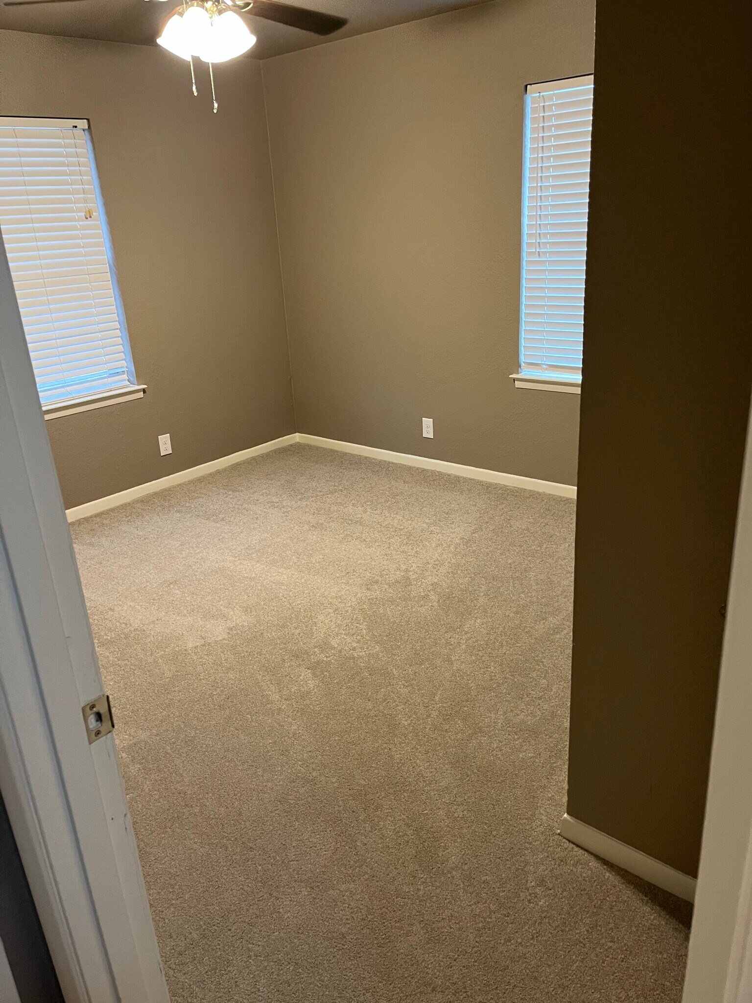 Bedroom - 3517 Swan St