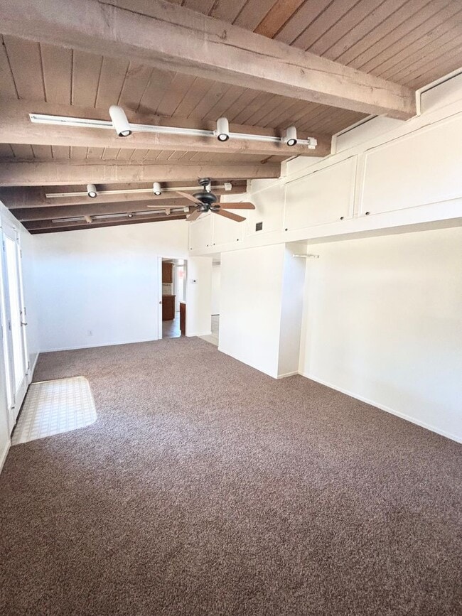 Building Photo - Lovely 3 Bedroom Home in Established Neigh...