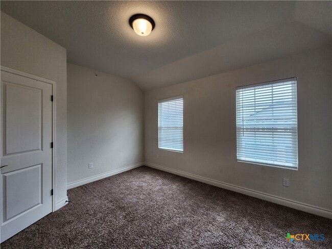 Building Photo - 324 Untermaier St