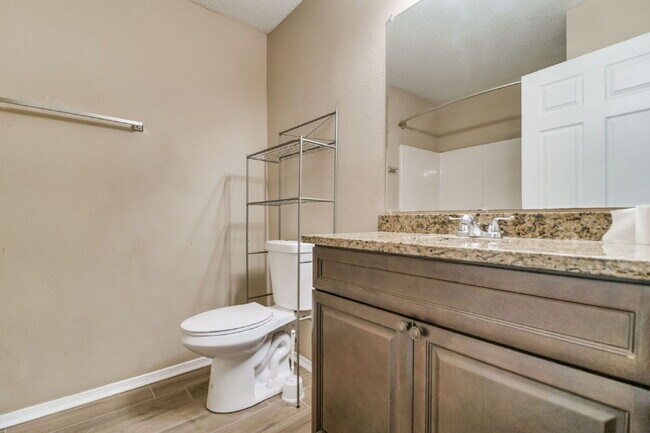 Building Photo - Charming 3-Bedroom Home Near Downtown Pensacola