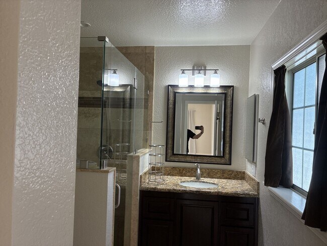 Building Photo - 3 Bedrooms with big backyard-CALL FOR OUR MOVE IN SPECIAL