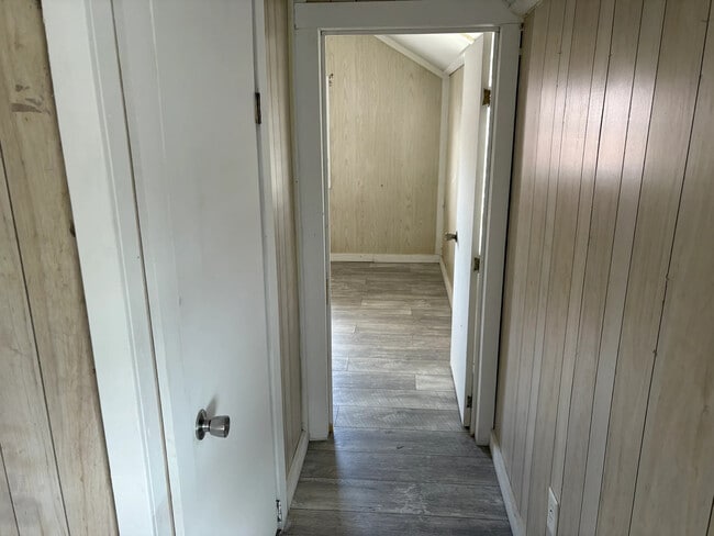 Building Photo - 2410 N Hwy 25 W