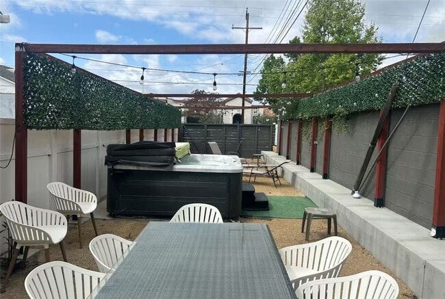 Building Photo - 181 N Waverly St