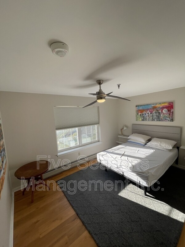 Building Photo - 352 Hildred Dr