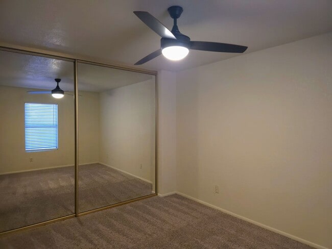 Building Photo - HOUSE - VILLAGE OF OAK CREEK