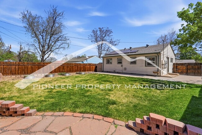 Building Photo - Lovely Single Family Home Fenced in Yard and Central AC