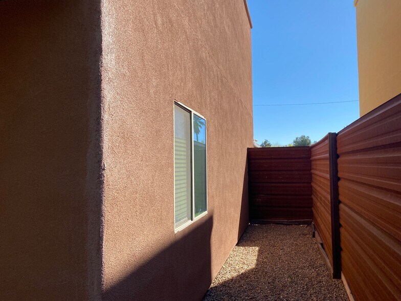 Building Photo - 3623 E Bellevue St