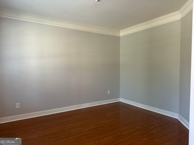 Building Photo - 669 Maple Grove Way