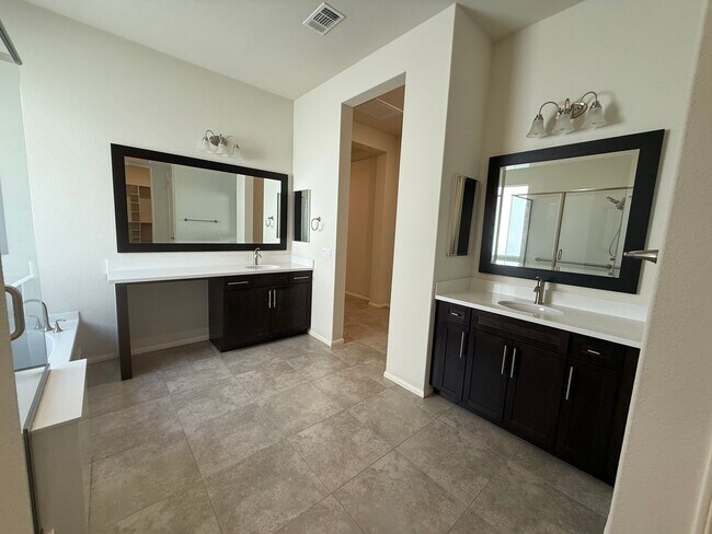 Building Photo - Dell Webb Home at Sun City ,3 Bedrooms, 3 Bathrooms, On Golf Course