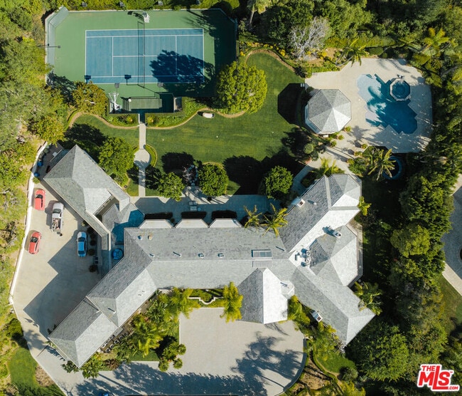 Building Photo - 24 Beverly Park Terrace