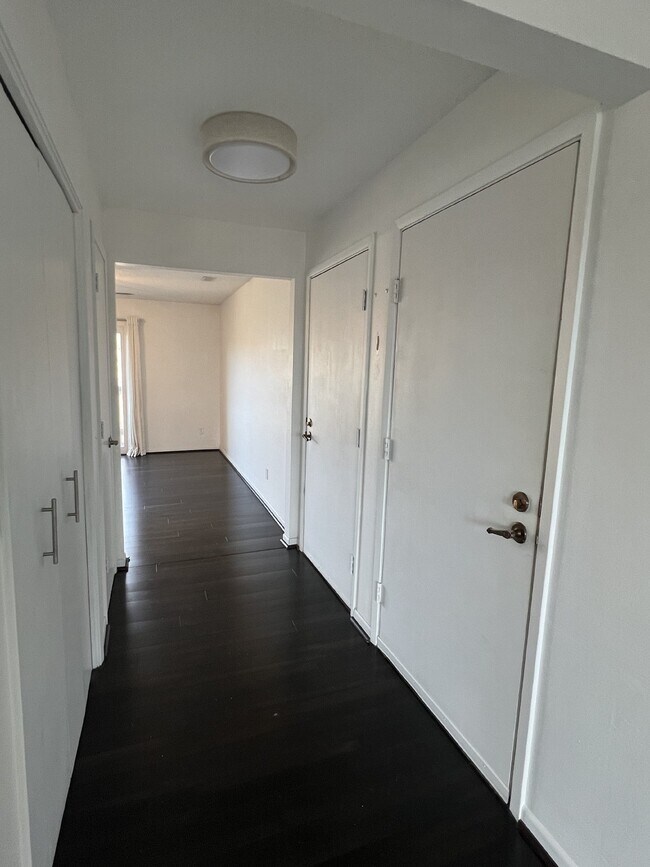 Building Photo - 9309 Sandler Dr