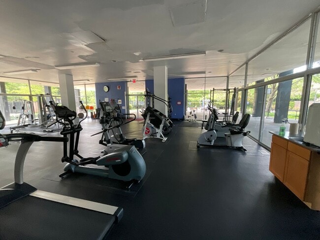 Building Photo - Spacious RiverPark 1 bedroom located near ...