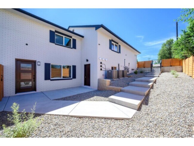 Building Photo - 4905 W 11th Ave