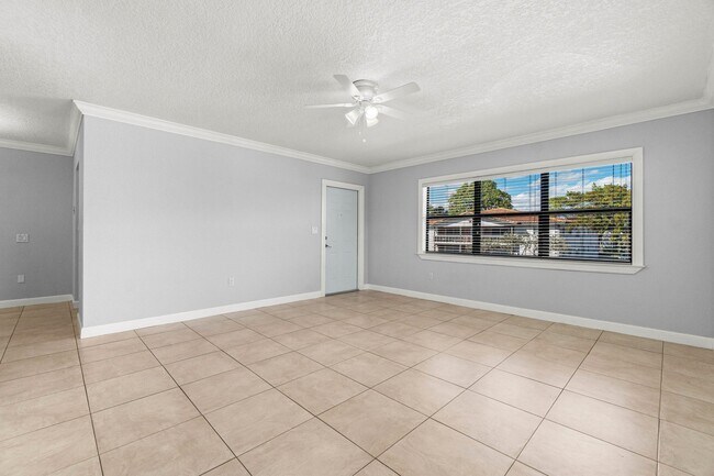 Building Photo - 200 SW 7th St