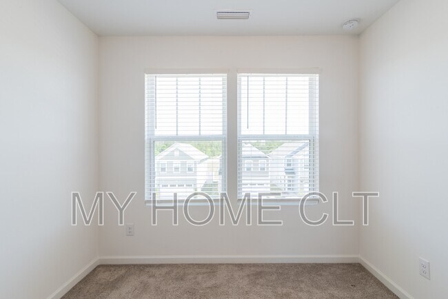 Building Photo - 15010 Scoter St