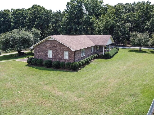 Building Photo - 600 Garrison Rd