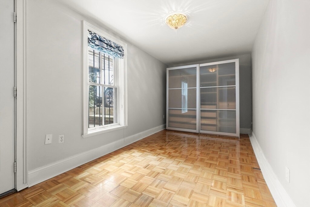 Building Photo - 125 Beacon St
