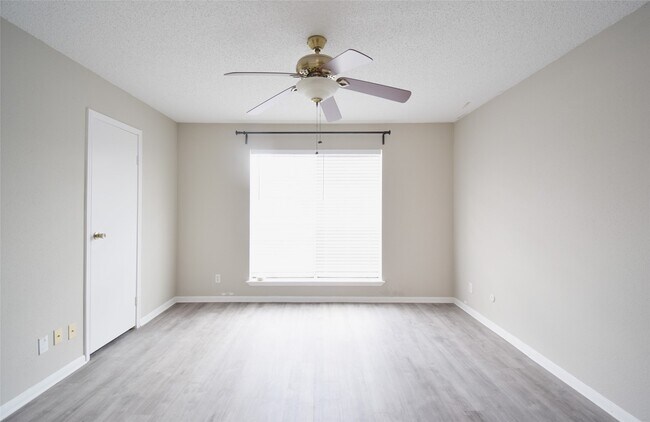 Building Photo - 2120 El Paseo St