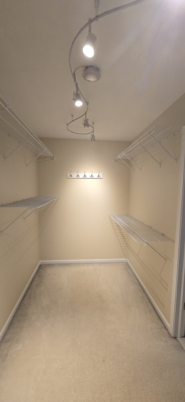 Building Photo - 2986 Peachtree Cir